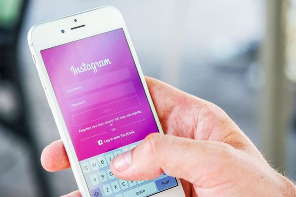 Instagram Marketing 101: How to add swipe up links on Instagram